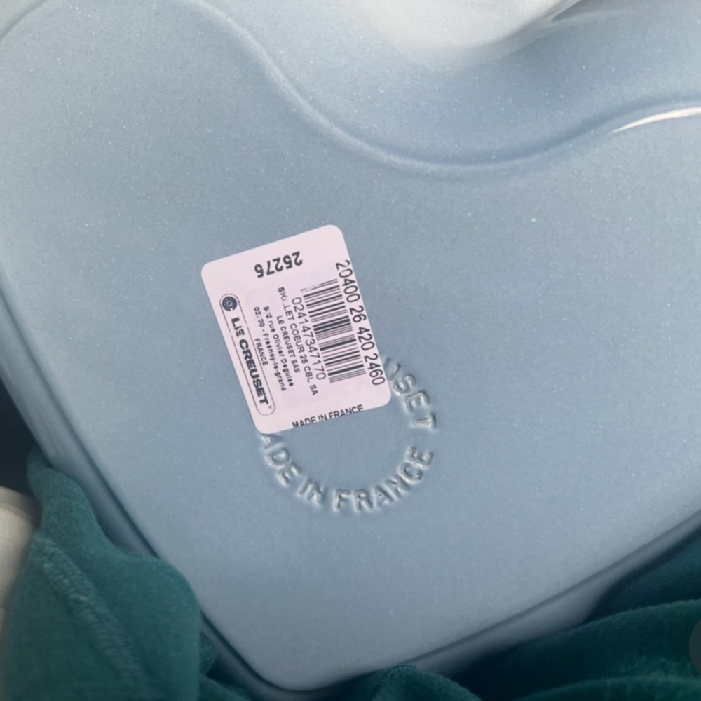💗 New LE CREUSET: Heart Shaped Cast Iron Skillet Pan Coastal Blue 10"  FRANCE - Picture 3 of 4